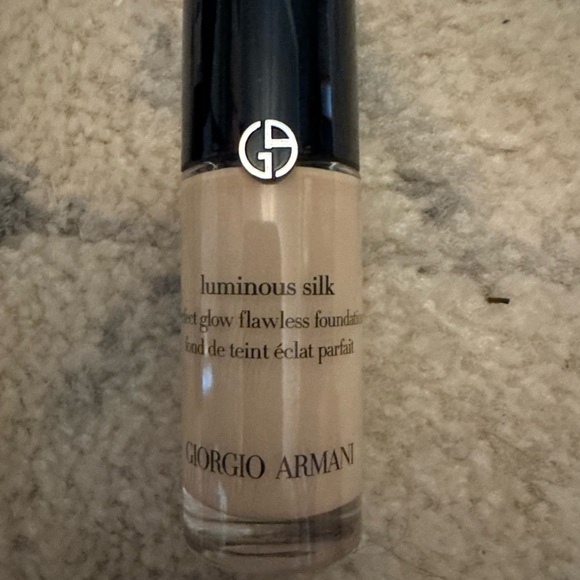 Giorgio Armani Luminous Silk Foundation - #4 - Picture 1 of 6